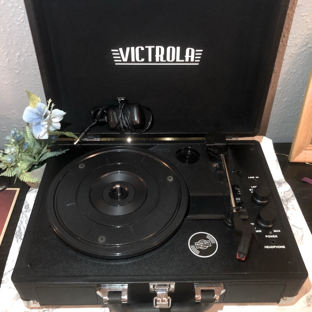 New Victrola BT Portable Suitcase Style Record Player